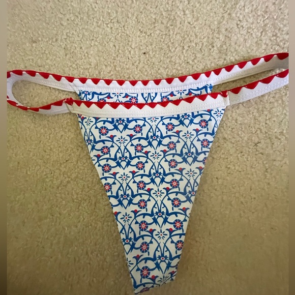 chic patterned bikini - Picture 3 of 9